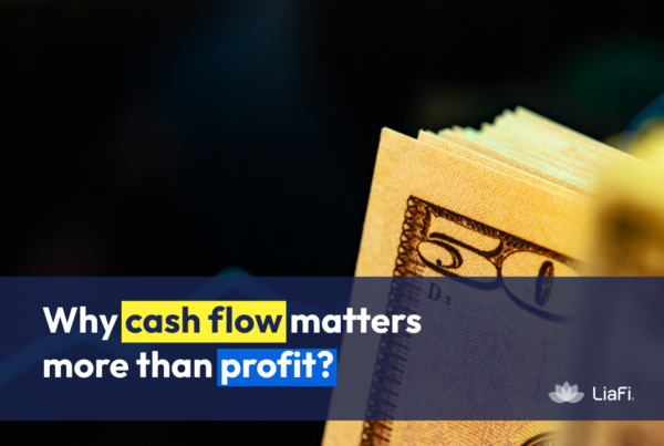 cash flow management vs profit showing difference between revenue and available cash